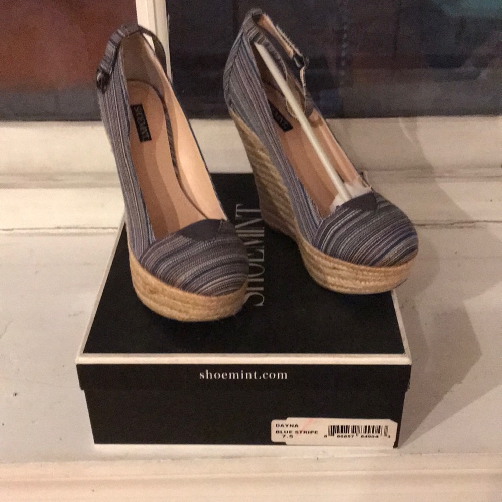 Brand new shoe mint blue stripe sandals